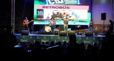 Retrobüs, Çim Konserleri kapsamında sahneye çıktı