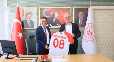 THF Başkanı Kılıç, Rize ve Artvin’de hentbol için görüşmelerde bulundu