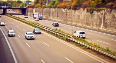 Trafik jandarması, denetim ve bilgilendirme faaliyetlerini sürdürüyor