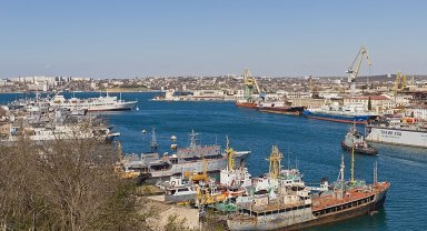 Ukrayna Sivastopol'e saldırdı