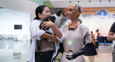 93. İEF’e insansı robot Sophia damga vurdu