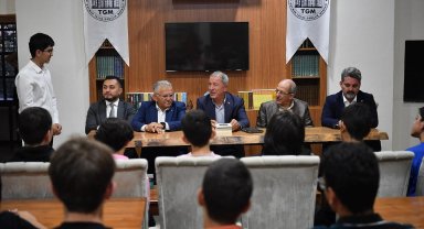 Akar ve Büyükkılıç, gençlerle buluştu