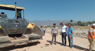 Antakya Belediye Başkanı Yapar, gastronomi çarşısını ziyaret etti