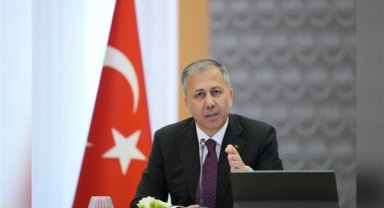 Bakan Yerlikaya, Diyarbakır’da AK Parti teşkilat üyeleriyle bir araya geldi