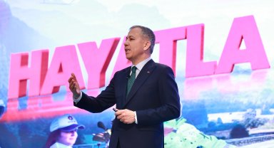 Bakan Yerlikaya, Diyarbakır'da gaziler ve aileleriyle buluştu
