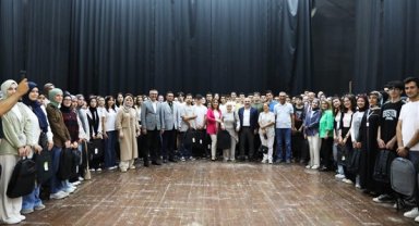 Başkan Esen, üniversiteyi kazanan öğrencilerle bir araya geldi