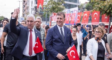 Başkan Tugay, 88. Uluslararası Bergama Kermesi’ne katıldı