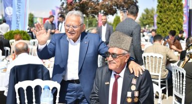 Büyükkılıç, Kayseri Valiliği’nin gaziler onuruna düzenlediği yemeğe katıldı