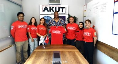 Dünyaca ünlü sanatçı Mark Henderson Quashie’den AKUT’a anlamlı destek