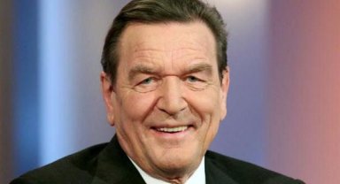 Gerhard Schroeder: Rusya'ya karşı zafer kazanmayı düşünenler tarih kitaplarına bakmalı