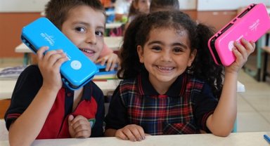 Gürsu Belediyesi’nden öğrencilere kalemlik hediyesi