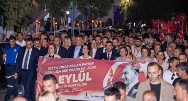 İzmir'in kurtuluşun 102’nci yıl dönümü etkinliklerle kutlandı