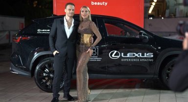 Lexus ile Venedik Film Festivali’nde Hadise ve Kerem Bürsin rüzgarı