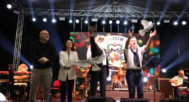 Muğla'da barış güvercinleri uçuruldu