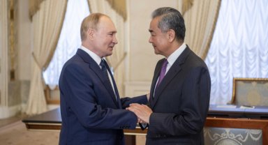 Putin, Wang Yi'yi kabul etti