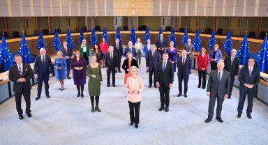 Ursula von der Leyen yeni Avrupa Komisyonu üyelerini sundu