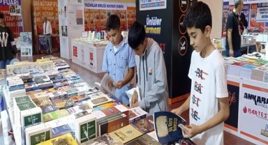 7’nci Kayseri Kitap Fuarı ziyaretçilerini ağırlamaya devam ediyor