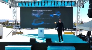 Astrofizikçi Dr. Umut Yıldız, Kayseri 6. Bilim Şenliği'ne konuk oldu