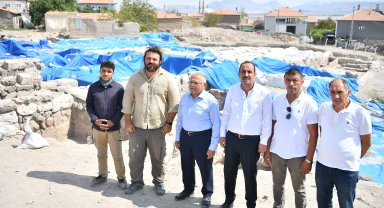 Başkan Büyükkılıç, mozaik kazı çalışmalarını inceledi
