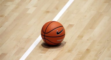 Basketbol derbisinde olay