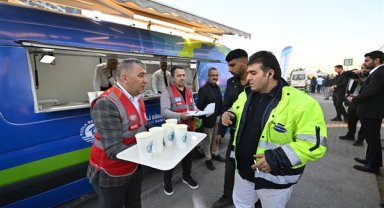 Bingöl’den işe giden vatandaşlara çorba ve simit ikramı