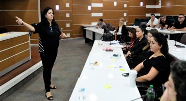 Bornova’da çalışanlara Toplumsal Cinsiyet Eşitliği Semineri