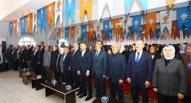 Büyükkılıç, AK Parti Sarıoğlan İlçe Kongresi’ne katıldı
