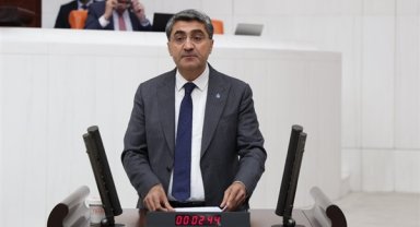 Ekmen: Gençler kurduğunuz düzene bakıp dinden uzaklaşıyor