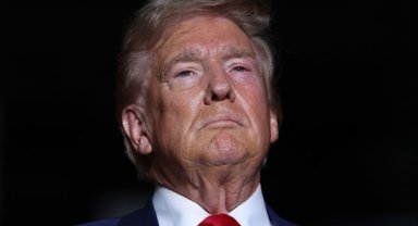 Eski model, Trump'ı kendisini cinsel taciz etmekle suçladı