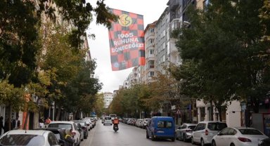 Eskişehirspor maçı öncesi şehirde ana caddelere bayraklar asıldı