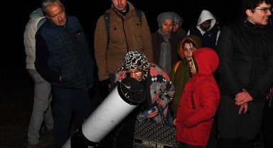 Gökyüzü gözlemi ve bilim sohbetleri, bilim tutkununun katılımıyla gerçekleşti