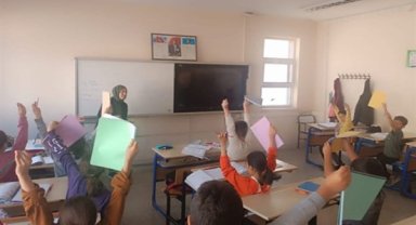 Güneydoğu Gazeteciler Cemiyeti'nden öğrencilere kırtasiye yardımı