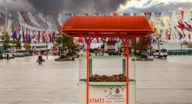 İstanbul’un yeni simit arabaları Beşiktaş Meydanı’nda