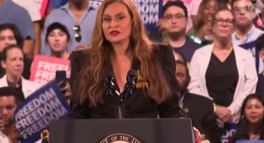 Kamala Harris Harris, Beyonce ile Houston'da miting düzenledi