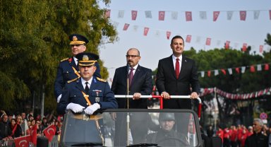 Kuva-yi Milliye Meydanı’nda geçit töreni