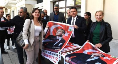 Osmangazi Belediyesi, Cumhuriyet Bayramı için Ata Posteri dağıtıyor
