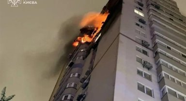 Rus drone saldırısının ardından Kiev'de gökdelen alev içinde