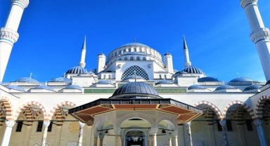 Uraloğlu, Kurtulmuş ve Yılmaz, şehit taksi şoförü Arslan'ın cenazesine katıldı