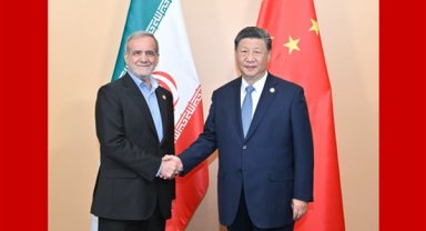 Xi, İran Cumhurbaşkanı Pezeşkiyan ile bir araya geldi