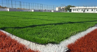 Yenice Spor Kompleksi’nin sentetik çim serimi tamamlandı