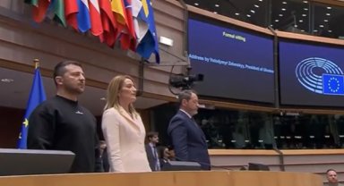 Zelensky NATO'ya katılmak için ''koşulsuz davet'' istiyor