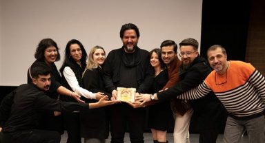 Afyonkarahisar Belediyesi Şehir Tiyatrosu, “En İyi Komedi Oyunu” ödülünü kazandı