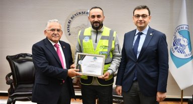Başkan Büyükkılıç’tan bir gencin hayatını kurtaran personele teşekkür belgesi