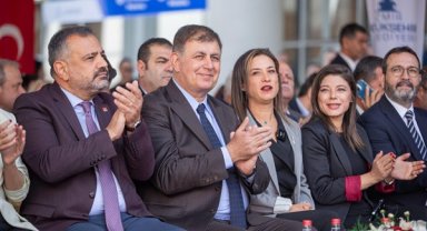 Başkan Tugay: İzmir büyüktür kimse diz çöktüremez