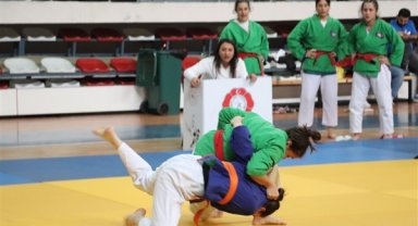 Büyükler Takımlar Türkiye Kuraş Şampiyonası, Karaman’da başladı