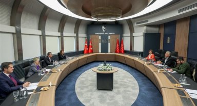 CHP Genel Başkanı Özel, Sol Parti heyetiyle bir araya geldi