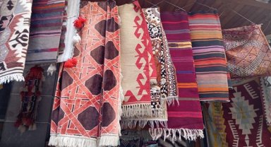 Diyarbakır'da yöresel kilim işçiliği