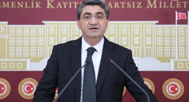 Ekmen’den Bakan Kurum’a: Mut Sebze Hali arazi devri bir an önce yapılsın