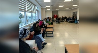 Emirdağ'da öğrenciler, Yaşlı Bakım ve Rehabilitasyon Merkezi’ni ziyaret etti