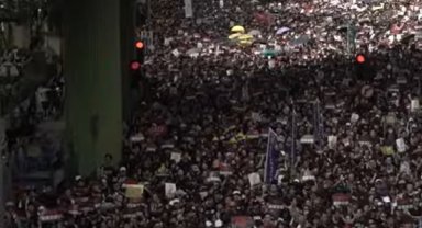 Hong Kong'da 45 aktivist hapis cezasına çarptırıldı